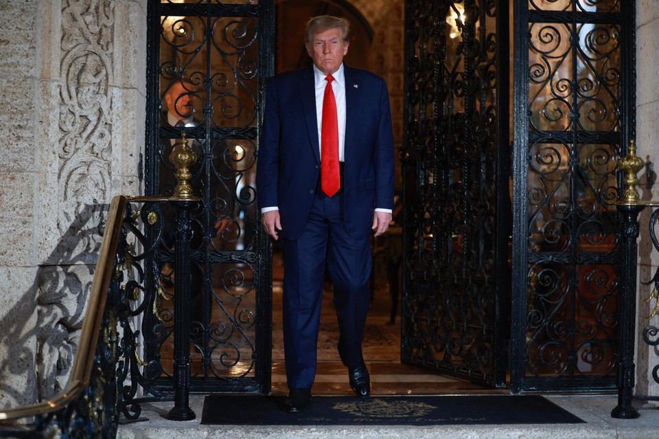 Donald Trump hield vrijdag een toespraak op de trappen van zijn landgoed in Mar-a-Lago.