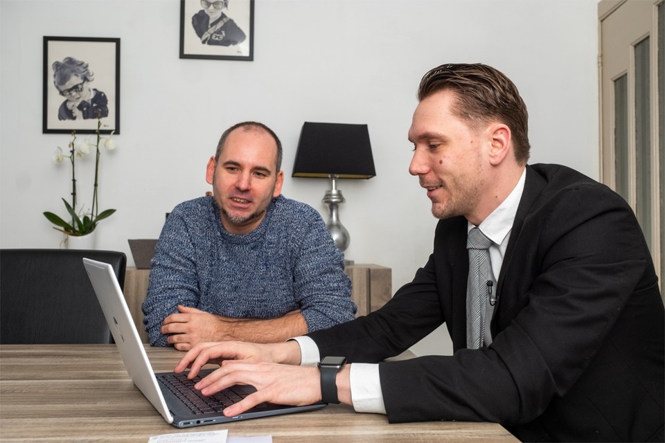 Hidde Maerevoet solliciteert in zijn eigen woonkamer.