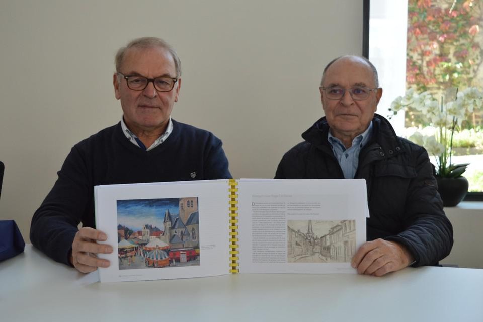 Luc Levrau (links) en André Goeminne van Cultuur Machelen met hun laatste publicatie. “Zijn verhaal was niet gedaan, hij had nog zoveel plannen.”
