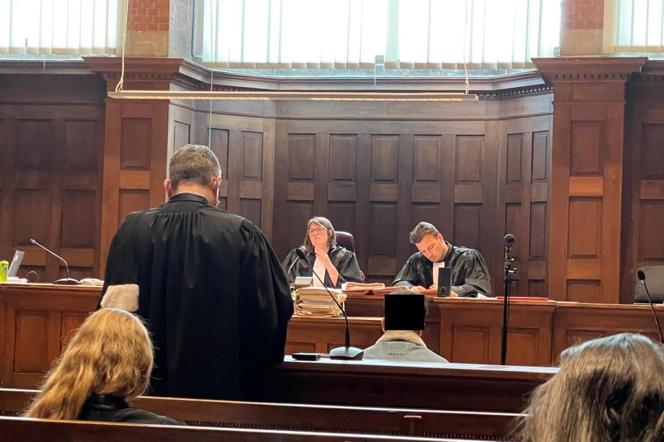 Voyeur (27) films fellow clerk for years and risks imprisonment of 18 months: « He was obsessive and even placed his smartphone in the toilet » (Temse)