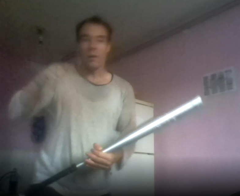Haenen zwaaide in een video met een baseballknuppel, en dreigde dat hij de nieuwe ‘Elliot Rodger’ zou worden.