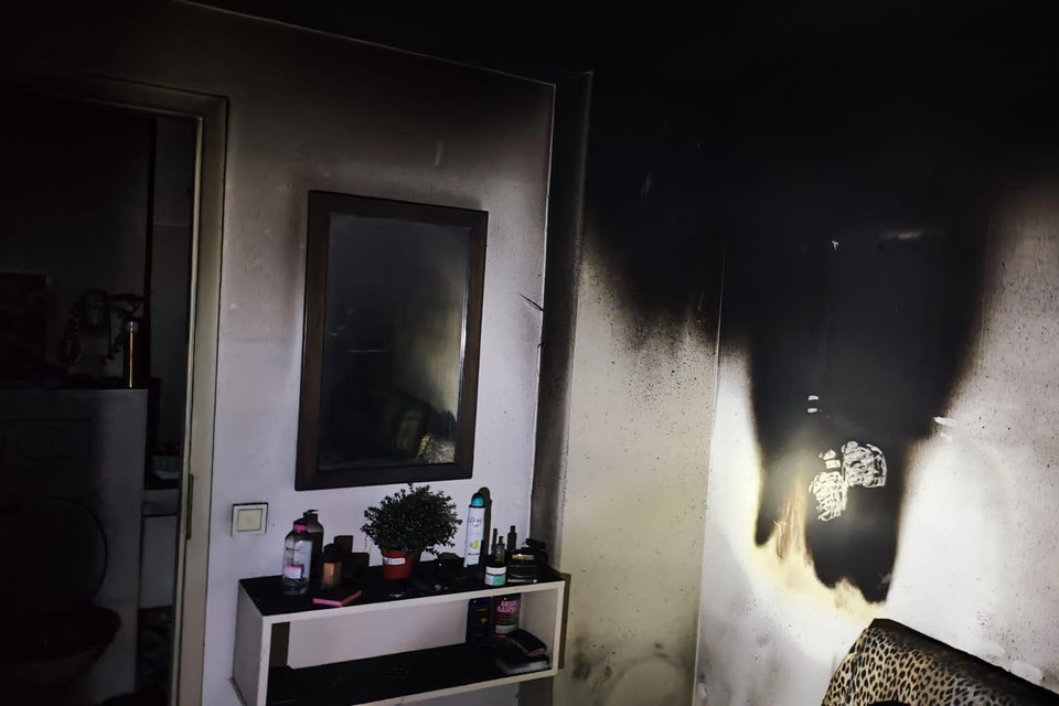Het appartement is onbewoonbaar verklaard. 