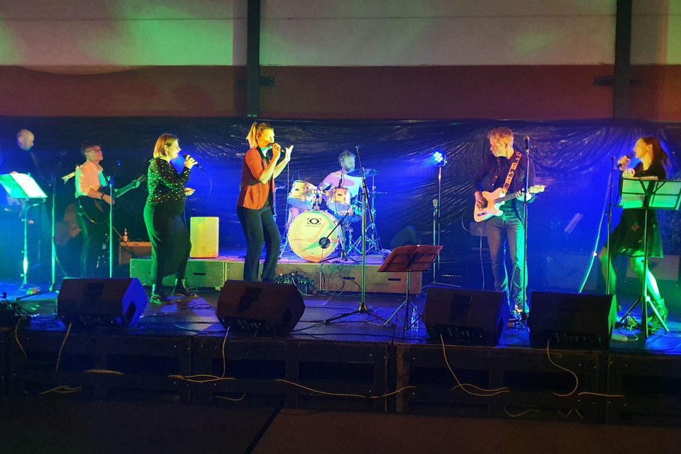 De Vitoband gaf een live-optreden.