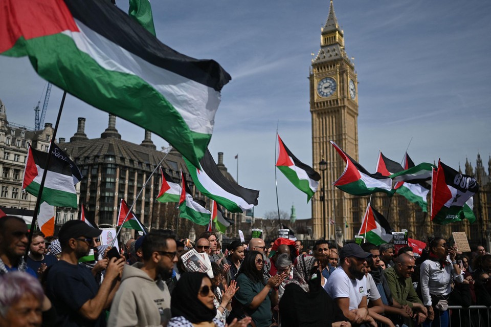 Zaterdag 13 april werd zoals gewoonlijk geprotesteerd tegen het geweld in Palestina.