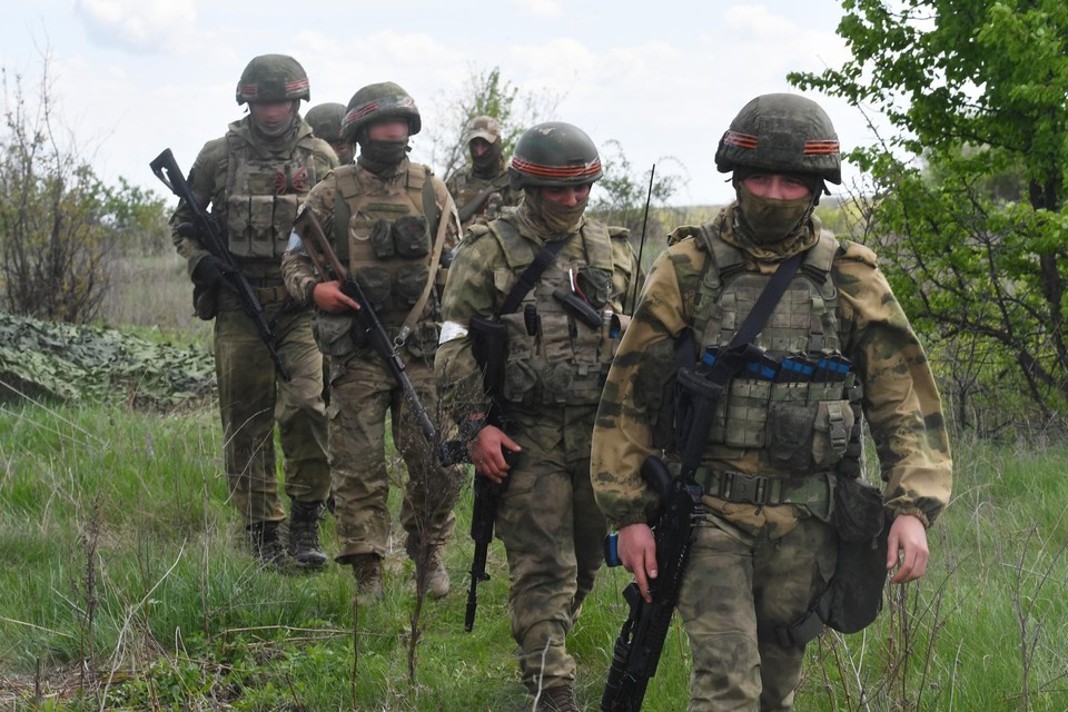 Een verkenningsgroep van het Russische leger in de buurt van  Charkov, eind april. 