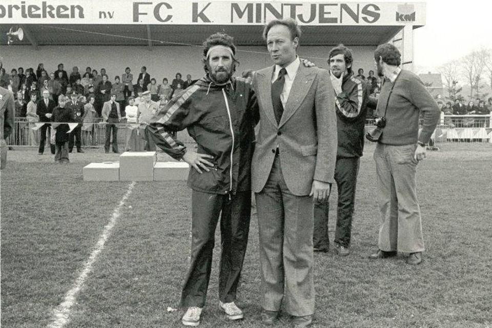 Karel Mintjens met atleet Gaston Roelants.