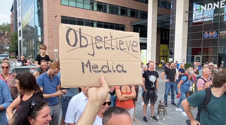 De betogers in Antwerpen verwijten de media dat ze geen aandacht hebben voor hun meningen.