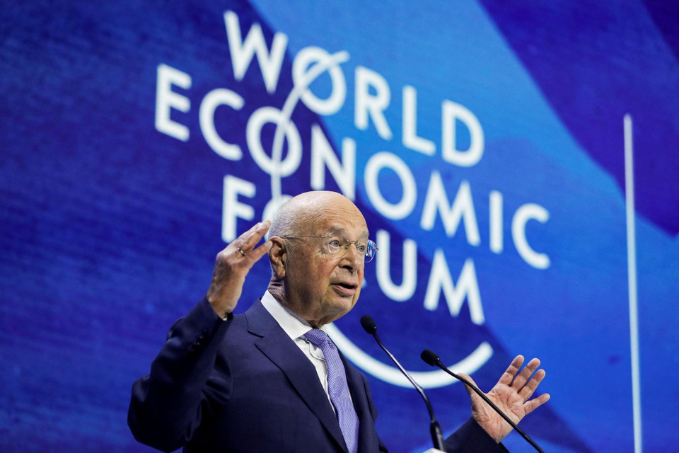 Klaus Schwab tijdens de openingsceremonie van het World Economic Forum 