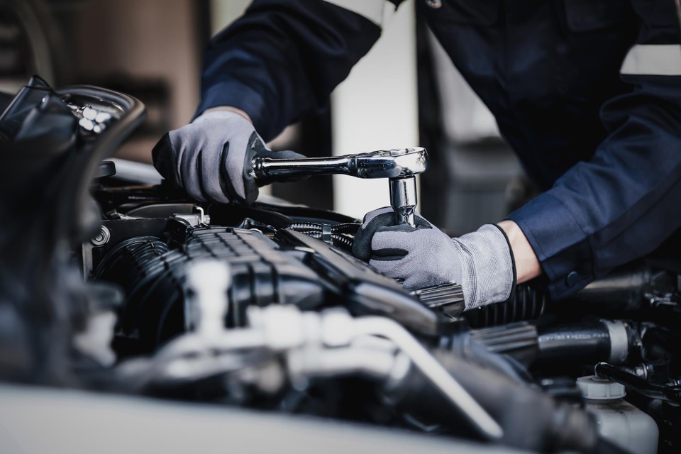 Garagisten zijn verplicht om klanten correct te informeren over de geschatte kosten voor het onderhoud van hun wagen.
