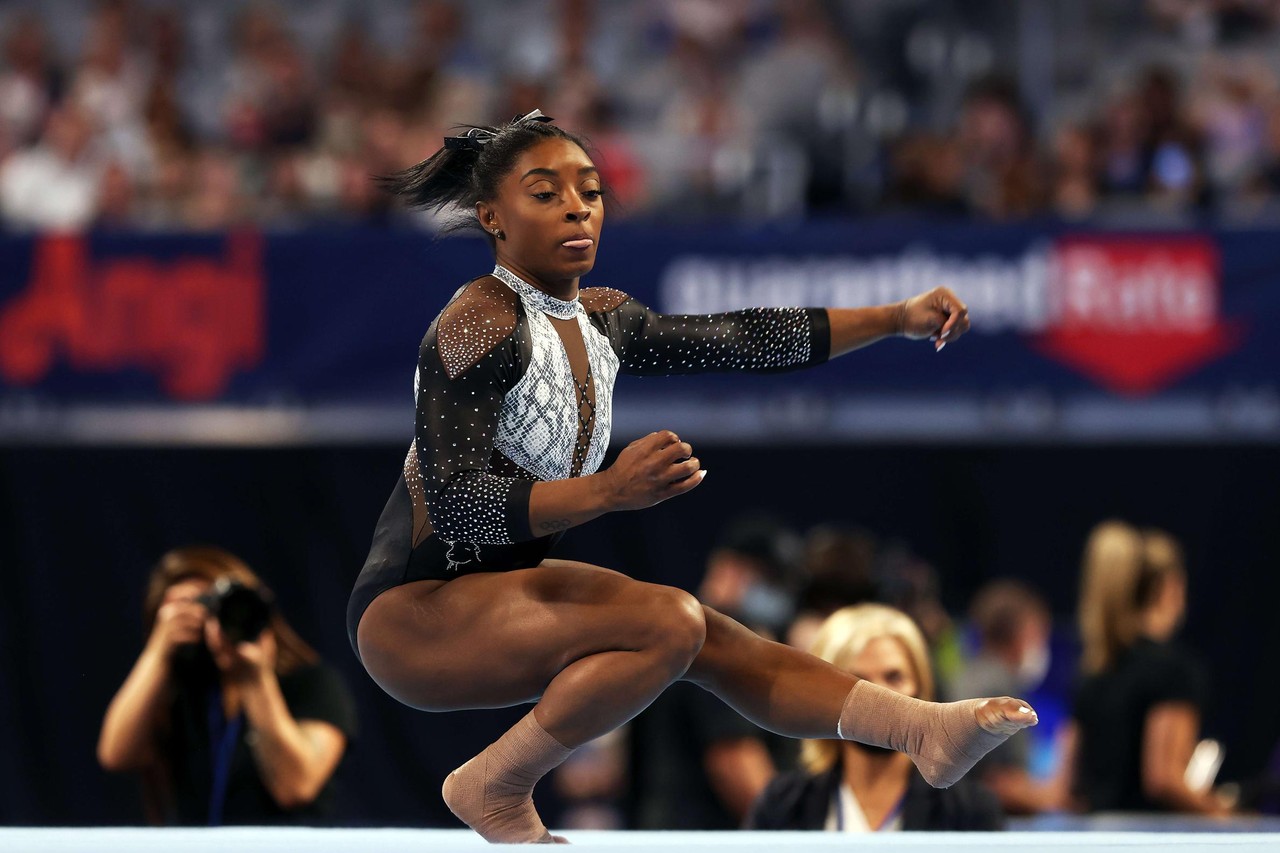 Record voor Simone Biles: turnster met overmacht naar zevende (!)  Amerikaanse allroundtitel | Het Nieuwsblad Mobile