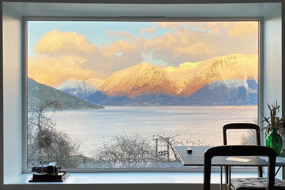 ‘View from my window’ verzamelt wereldwijd kiekjes van het uitzicht uit ramen, zoals hier in het Noorse Utne.  