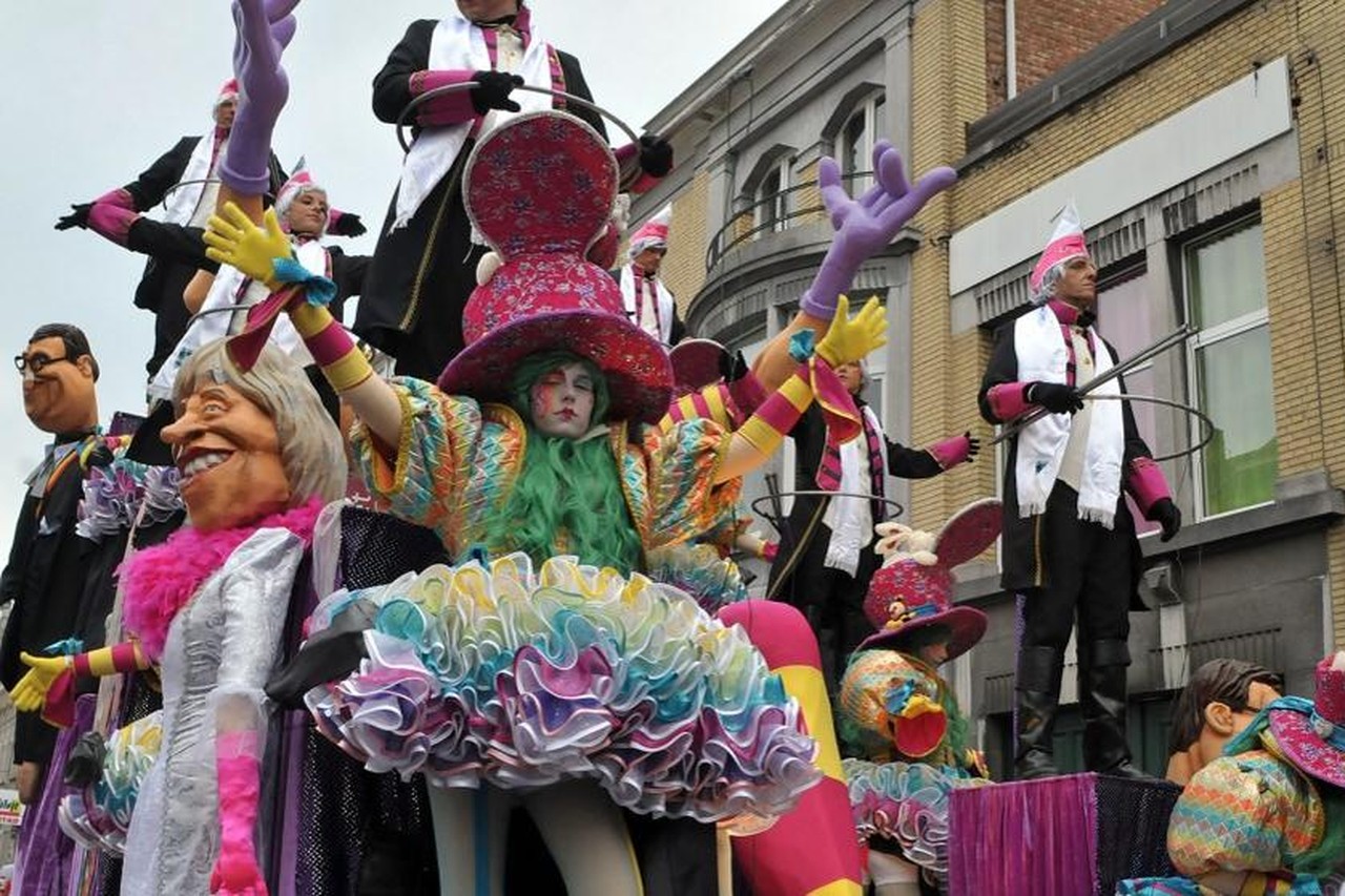 restaurant Gemiddeld Verbazing Sjattrellen hangen na 35 jaar carnavalskostuum aan de haak (Aalst) | Het  Nieuwsblad Mobile