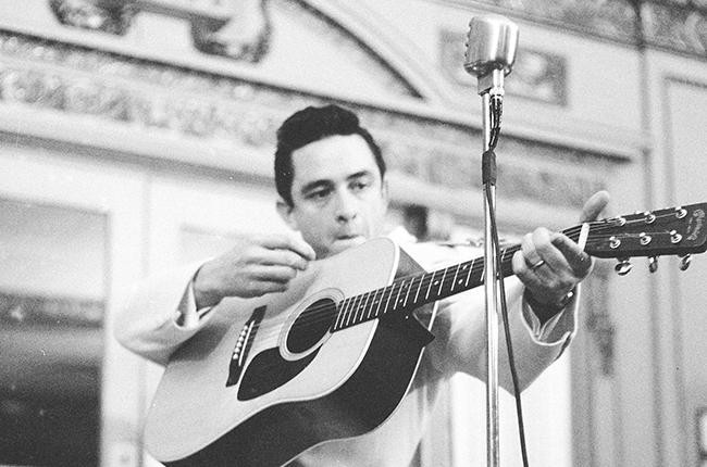 Johnny Cash werd in 1932 geboren in Kingsland, Arkansas en werd een van de meest invloedrijke musici ter wereld 