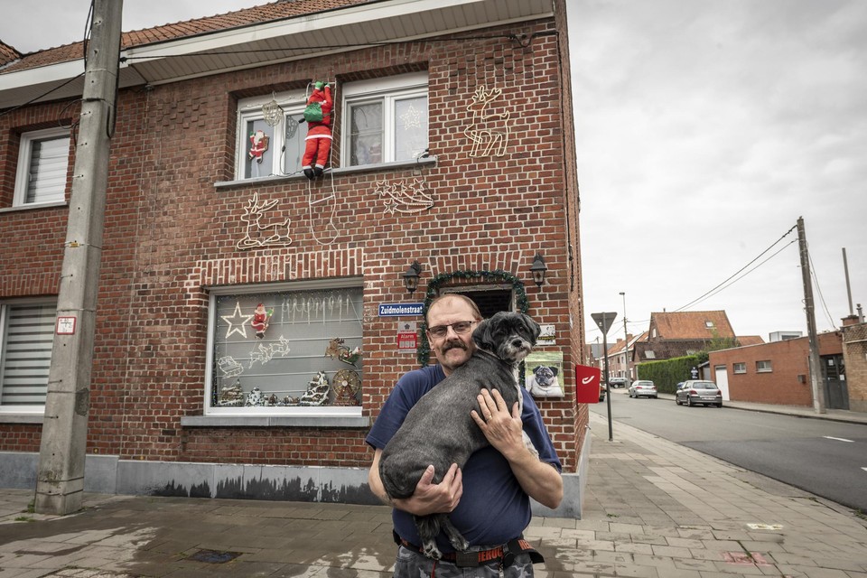 Kurt Willems is alvast begonnen met het decoreren van zijn gevel voor kerst, maar heeft naar eigen zeggen nog veel werk voor alles af is.