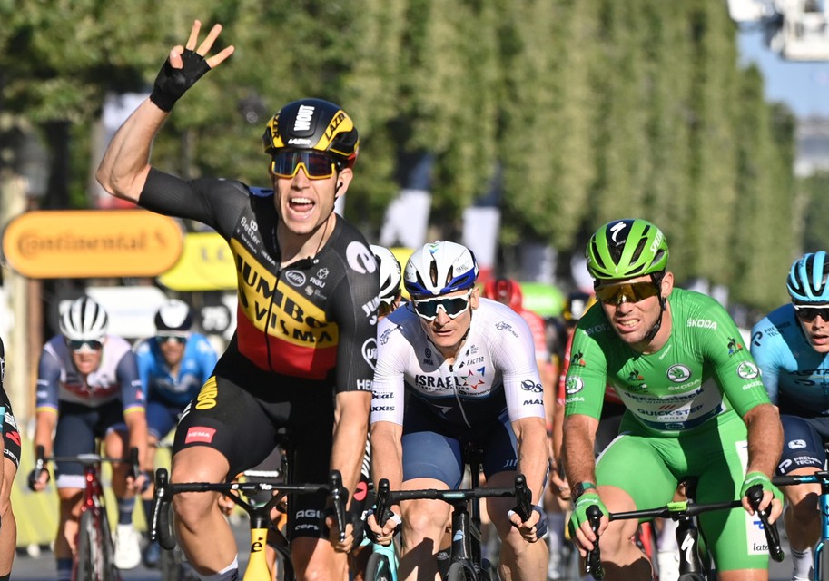 Cavendish moest in de slotrit in Parijs zijn meerdere erkennen in Wout van Aert. 