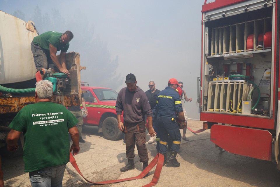 Begin juni was de brandweer al hevig in de weer met het blussen van branden op Chios, waar het deze week ook opnieuw brandt.