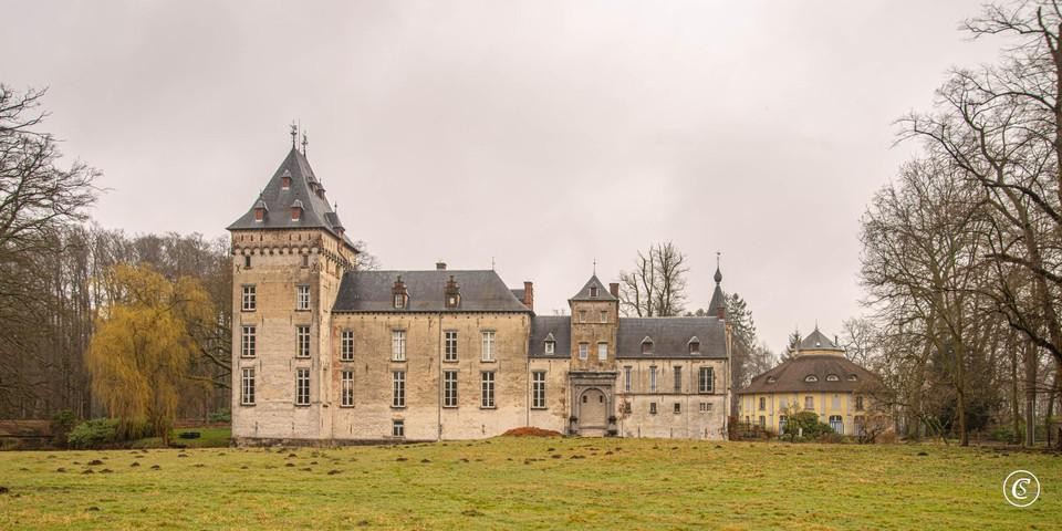 Het kasteel van Westmalle, met rechts de ronde bouw.