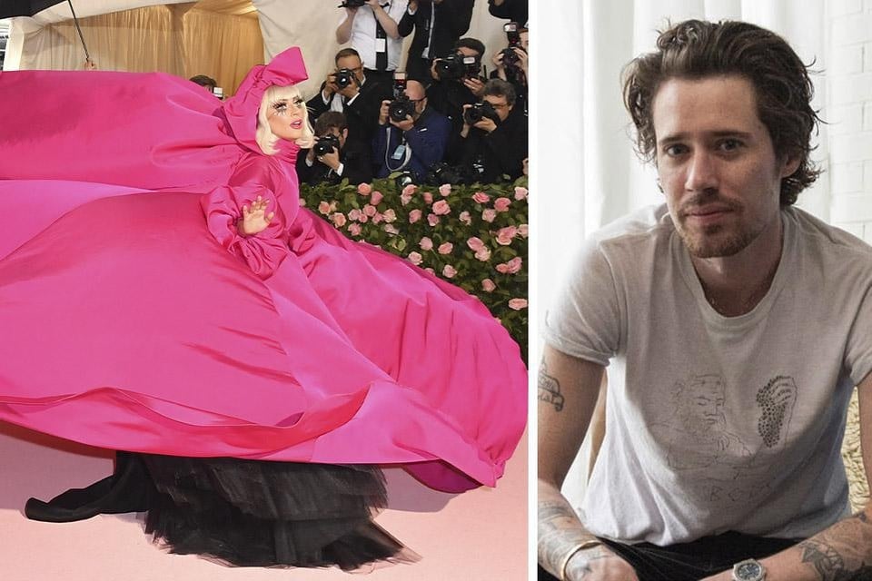 Stylist Tom Eerebout sneaked in secretly with gala … under the skirt of Lady Gaga