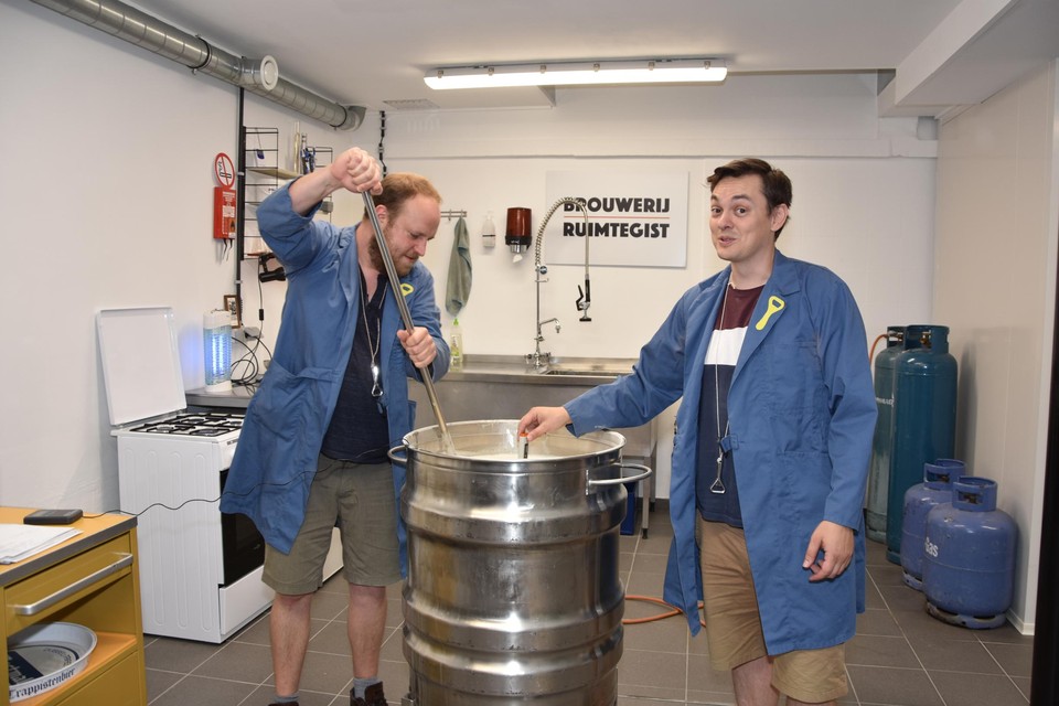 Dankzij crowdfunding konden Arn Simoens en Egbert Glorieux hun tweede biertje lanceren. 