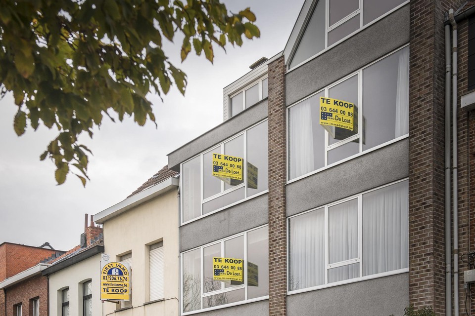Symposium Verplicht Af en toe Nog geen kwart van de Belgen kan een huis aankopen: “Voor wie nu instapt,  staat eigenaarschap onder druk” | Het Nieuwsblad Mobile