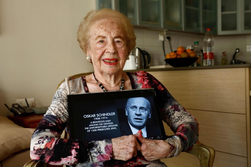 In 2019 ontmoette de Israëlitische fotograaf Gideon Markowicz Mimi Reinhardt, die vrijdag overleed op 107-jarige leeftijd.   
