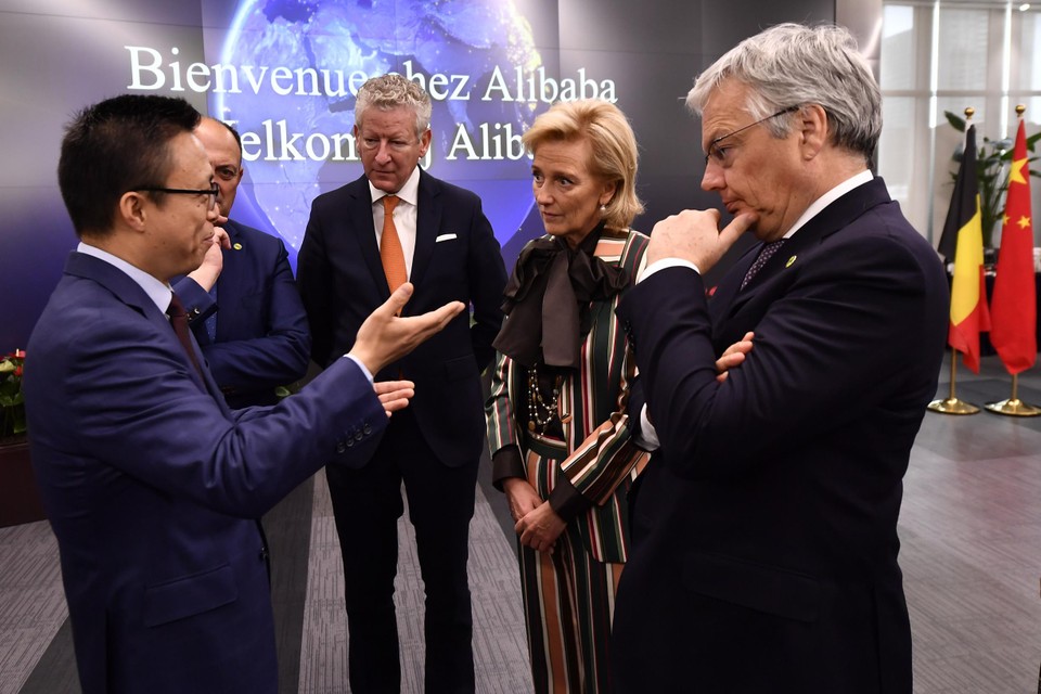 Prinses Astrid tijdens de economische missie in 2019, samen met toenmalige ministers Pieter De Crem en Didier Reynders.