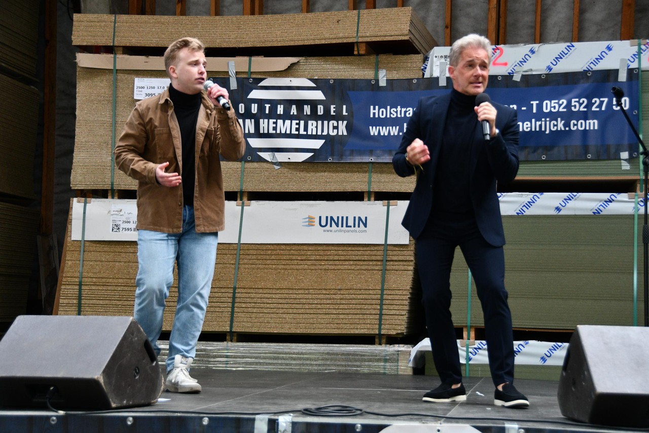 Wout schittert met Christoff op podium tijdens opendeurdag Houthandel ...