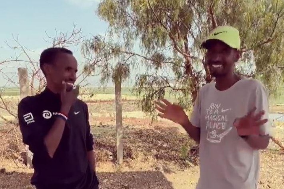 Bashir Abdi (rechts) met Abdi Nageeye 
