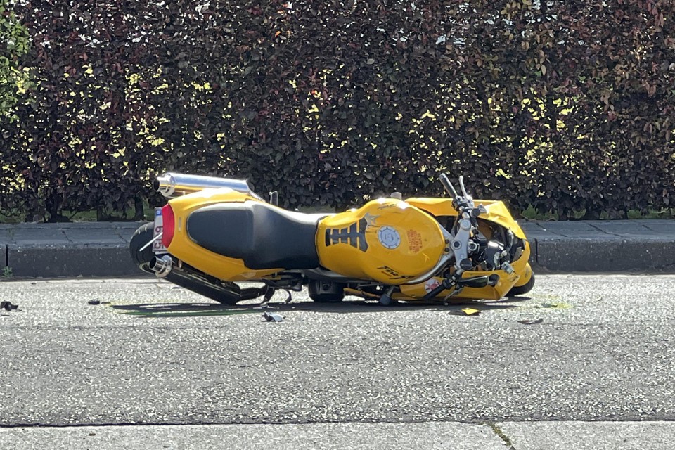 De motorrijder kwam na de aanrijding zwaar ten val en overleed korte tijd later aan zijn verwondingen.