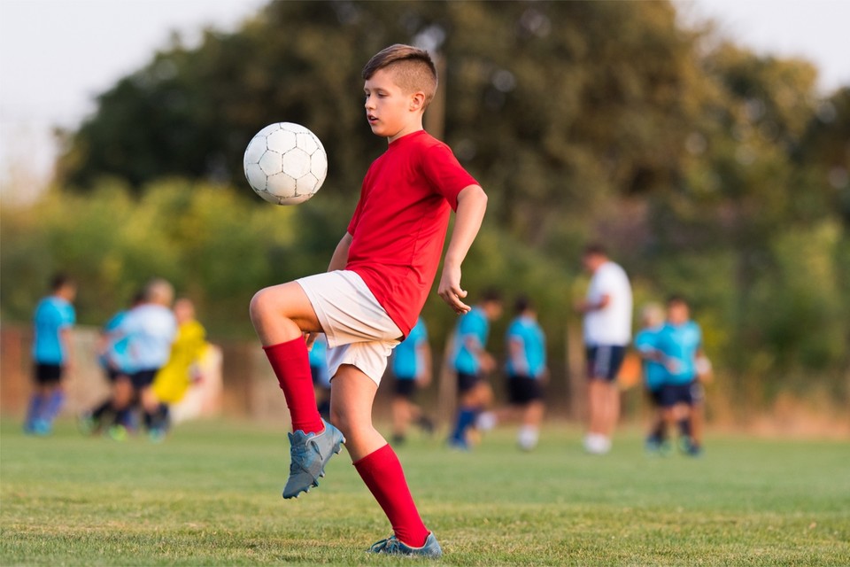 Berri Leerling Toegeven Blits, maar gevaarlijk: nieuwe voetbalschoenen zijn zo licht dat kinderen  er blessures van oplopen | Het Nieuwsblad Mobile