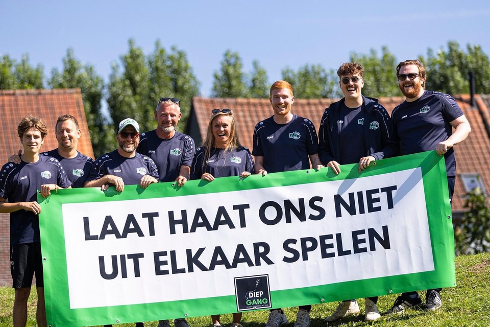 Vrijwilligers en opbouwwerkers hopen op erkenning met de ‘Voetbal Verbindt Award’.