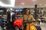 thumbnail: Inge Van Peer staat in de herenafdeling van de bekende familiezaak Van Peer Mode in Poederlee. Haar overgrootvader Victor startte honderd jaar geleden met een kleermakerij.