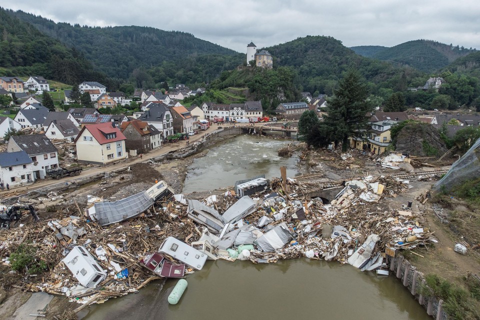Onder meer in Rijnland-Palts zorgde de regenval voor overstromingen, aardverschuivingen en zware ravage.