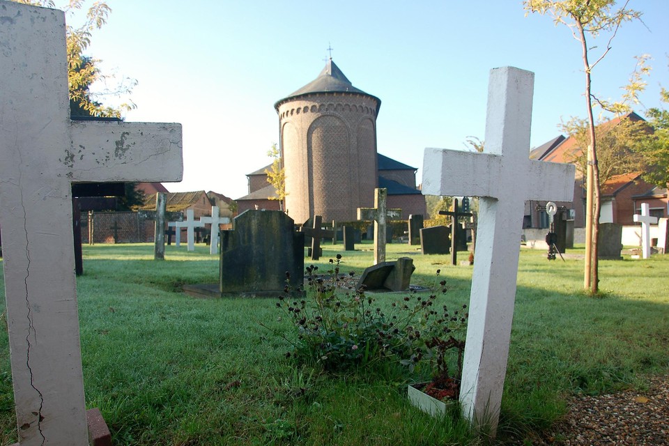 Het oude kerkhof van Vliermaalroot komt als eerste aan de beurt.  