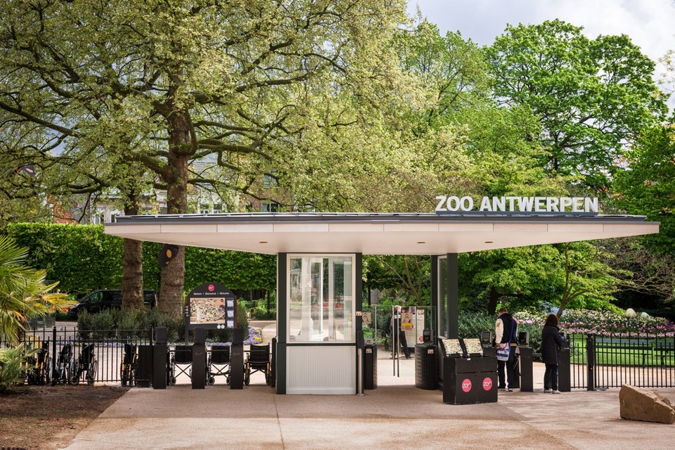De ingang van de Zoo aan het Flamingoplein. 