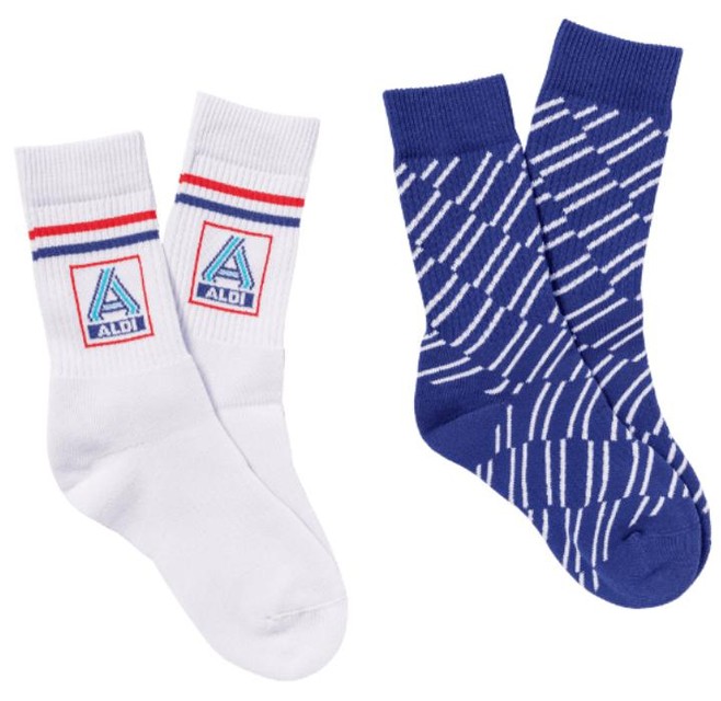 You can choose between mostly white or blue socks: 1.99 euros.