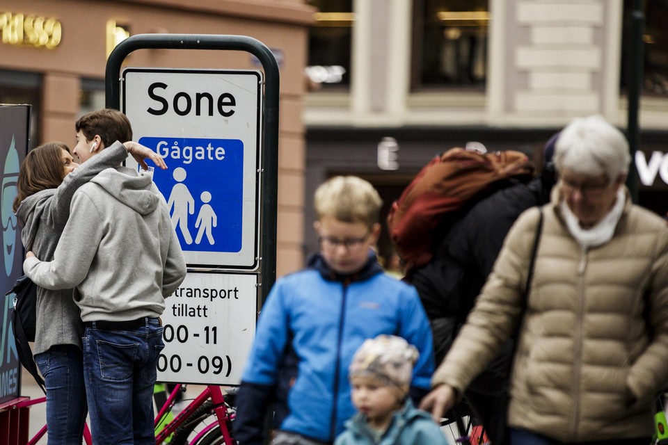 Het verkeersvrije stadscentrum bruist van het leven, wat niet alle handelaars hadden gedacht.