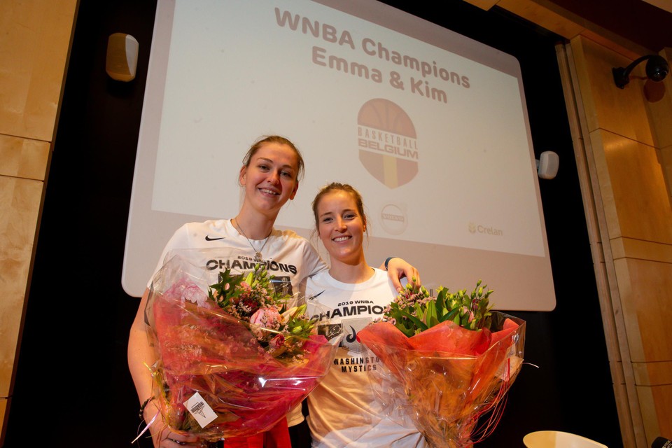 Emma Meesseman en Kim Mestdagh toen ze met Washington Mystics de WNBA-titel veroverden.