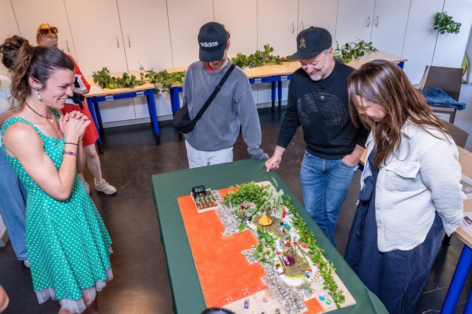 Our jury was impressed by the model: a playground that offers peace, a vegetable garden and a sandbox.