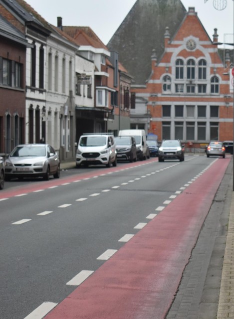 Volgens Vlaams Belang wordt er te snel gereden in de Stationsstraat. De burgemeester spreekt over uitzonderingen. 