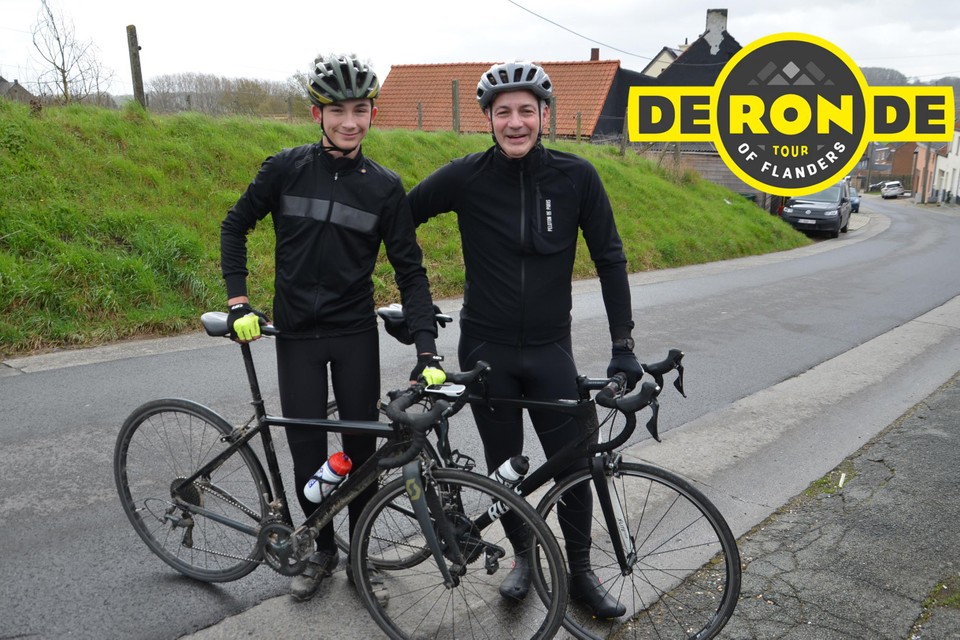 Vader Alexander en zoon Tobias op de Valkenberg: zaterdag fietsen ze mee in de Ronde voor wielertoeristen.