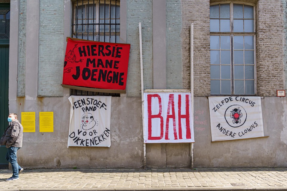 Het deel van het Caermersklooster aan de Lange Steenstraat.