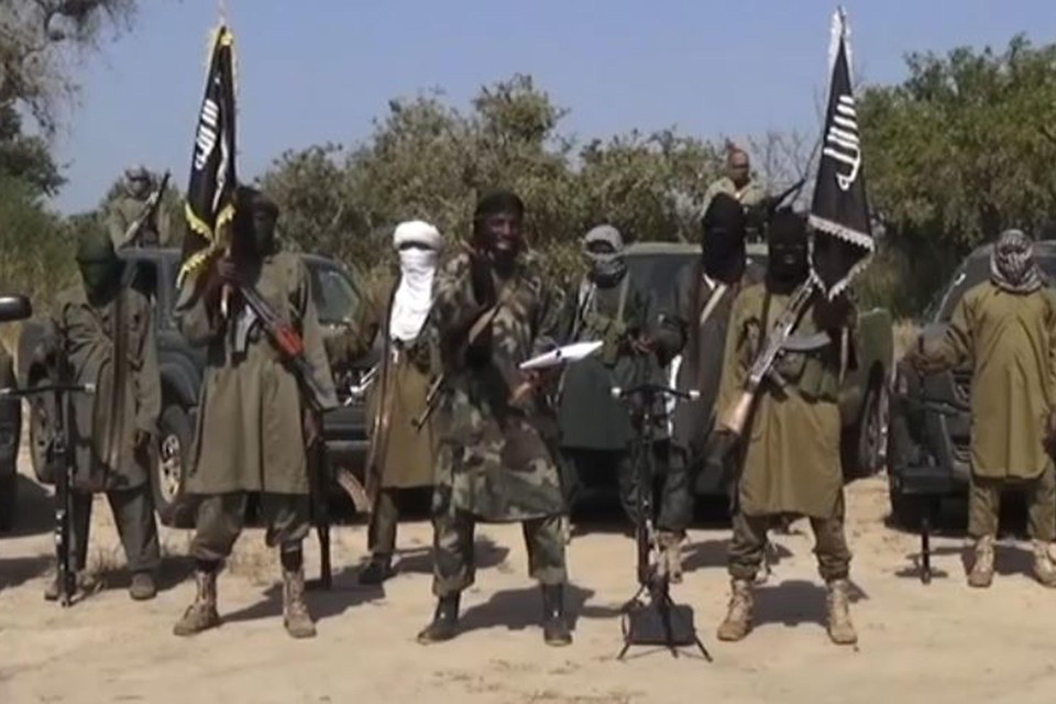 Beeld uit een video waarin leider van de extremistische islamitische groep, Boko Haram, een speech geeft.