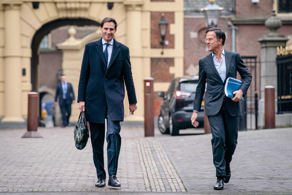 Wopke Hoekstra (CDA) en Mark Rutte (VVD) bij hun aankomst voor formatiegesprekken in Den Haag.