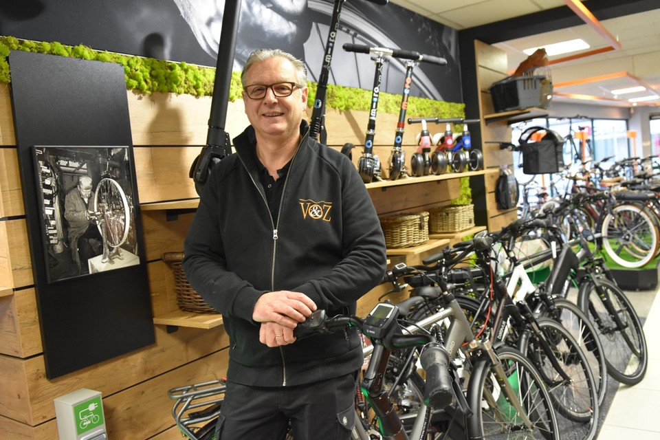 te binden Spektakel Facet Fietsenhandelaar Kurt ziet tendens op vooravond van Velofollies: “Mensen  kiezen fiets vaker voor hun mobiliteit en niet meer voor hun vrije tijd” ( Kortrijk) | Het Nieuwsblad Mobile
