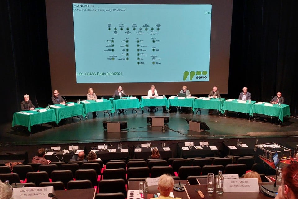 De gemeenteraadszittingen vonden de afgelopen maanden plaats in CC De Herbakker en daar liep het op maandag 18 oktober mis.