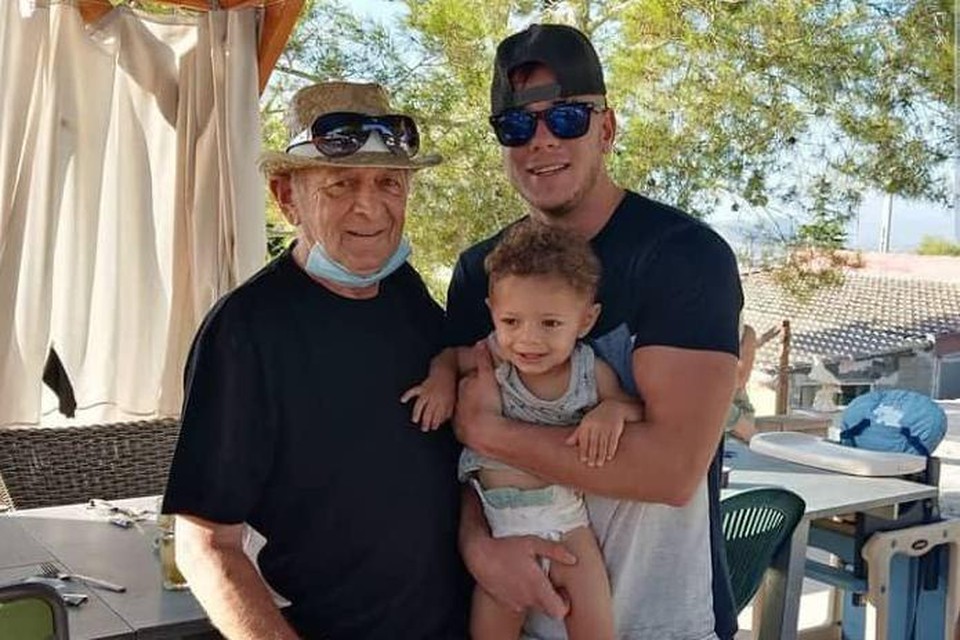Hugo met zijn kleinzoon en achterkleinzoon in betere tijden. 