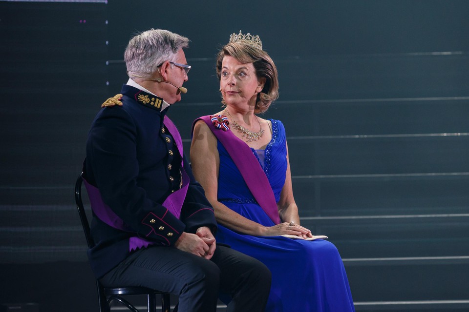 Ingeborg sebagai Ratu Mathilde, bersama dengan Patrick 