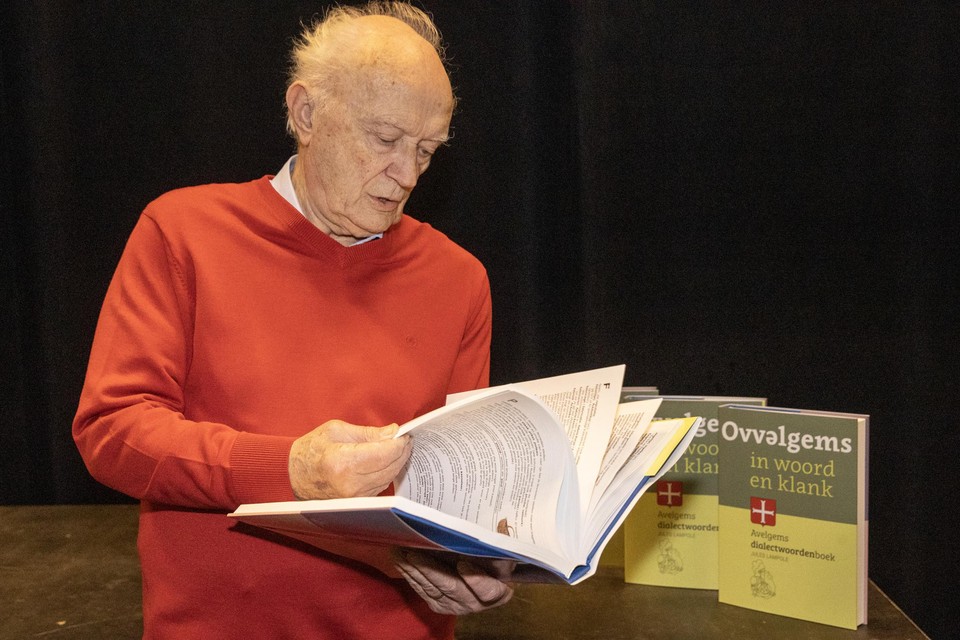 Jules Lampole wil het Ovvelgems bewaren voor het nageslacht en werkte er vier jaar aan.