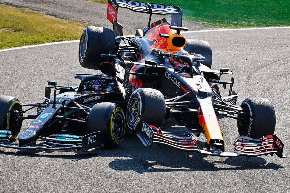Max Verstappen en Lewis Hamilton reden elkaar vorig jaar uit de race. 